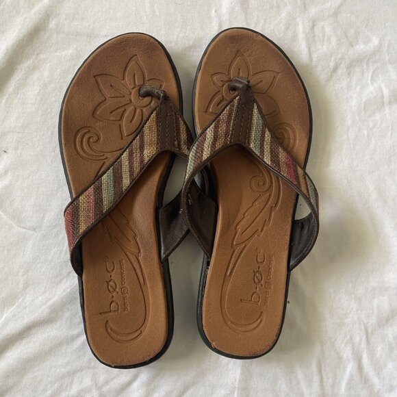 B.O.C. Womens Multicolor Fabric & Synthetic Flip Flops With Embossed Floral Foot - Picture 1 of 5